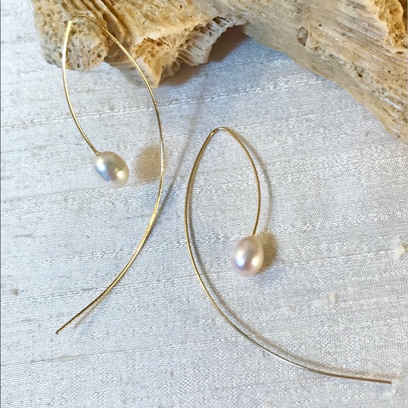 ⚪️ Elegant Freshwater Pearl Earrings ⚪️ - Picture 2 of 9